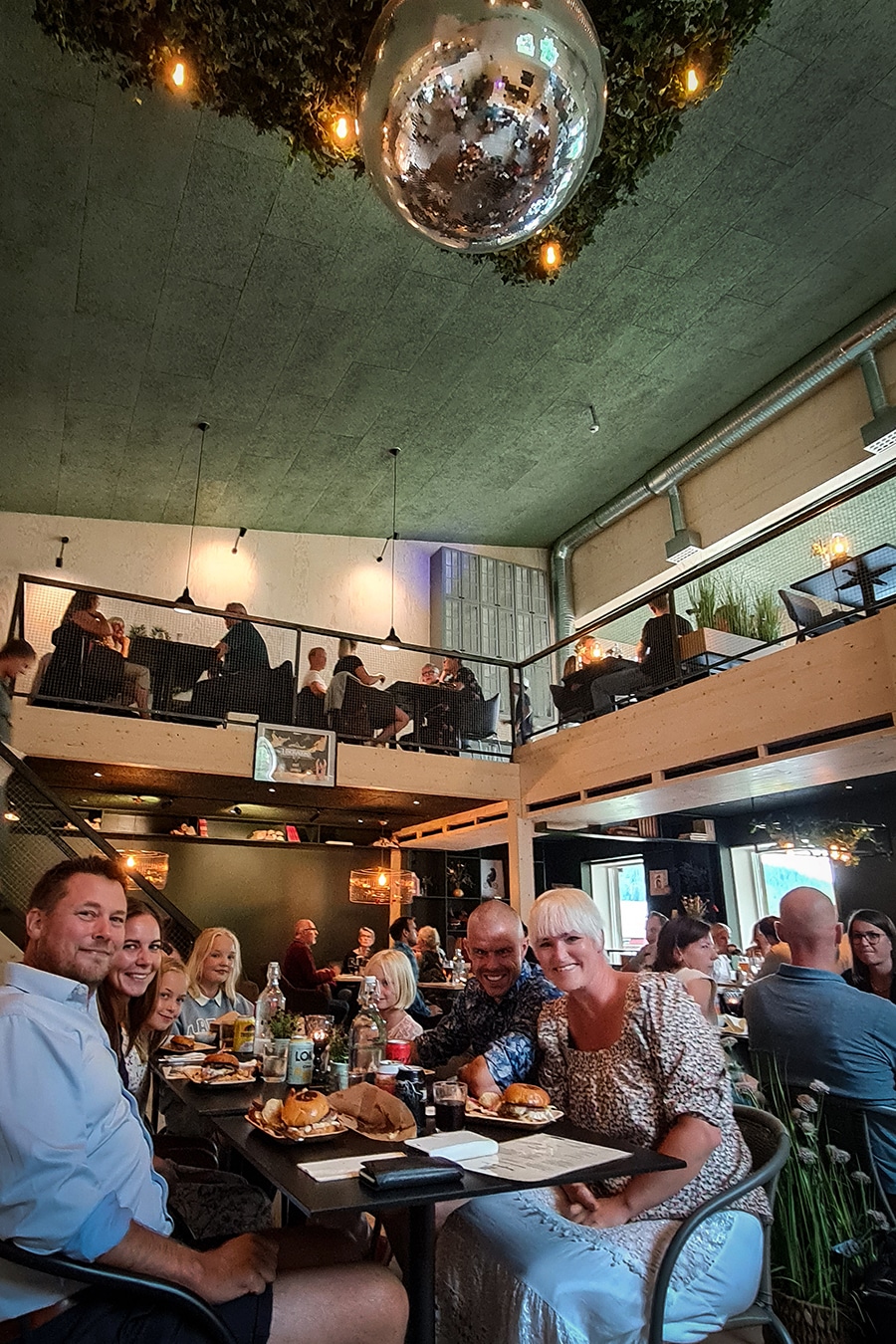 burgers and beer flyttar in vid regn 1